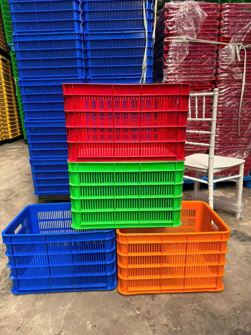 Sóng nhựa nhiều màu được sử dụng rộng rãi trong chợ, kho xưởng và vận chuyển hàng hóa tại An Giang