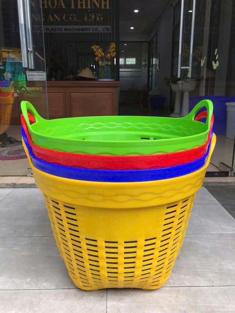 Rổ nhựa nhiều màu dung tích lớn, tiện cho việc vận chuyển hàng hoá trong khu vực Bình Dương