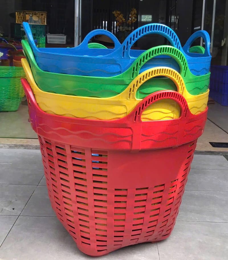 Sóng nhựa tròn nhiều màu có quai, tiện lợi cho bà con vận chuyển nông sản