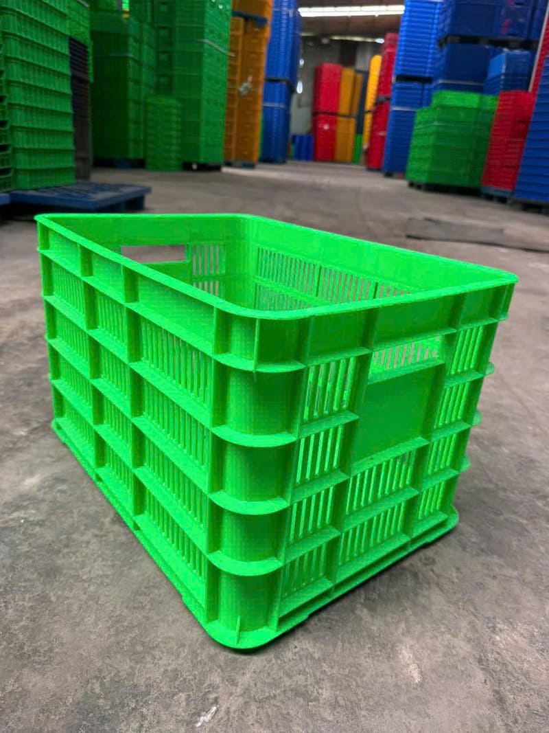 Sóng nhựa hở màu xanh lá, bền chắc, thích hợp cho rau củ và trái cây tươi