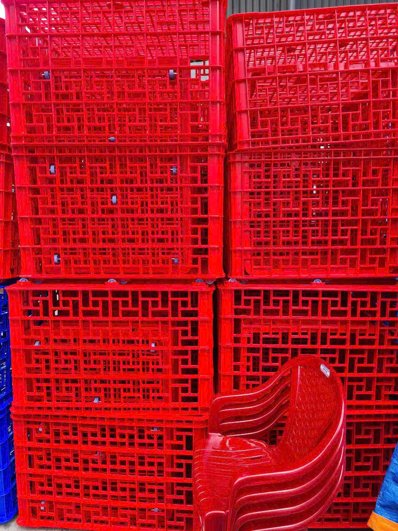 Sóng nhựa đỏ thành cao, độ bền chắc, phù hợp cho kho bãi và nhà máy công nghiệp