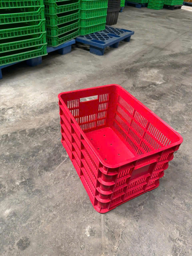 Sóng nhựa đỏ hở, dung tích vừa, thích hợp bảo quản nông sản và sản phẩm công nghiệp