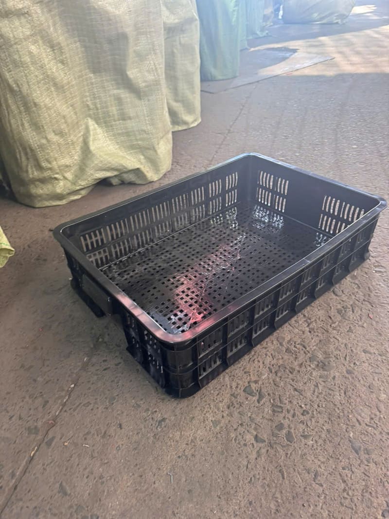 Sóng nhựa màu đen cỡ lớn, có lỗ thoát khí ở đáy, dùng nhiều trong kho bãi, chợ đầu mối và vận chuyển cà phê, hồ tiêu