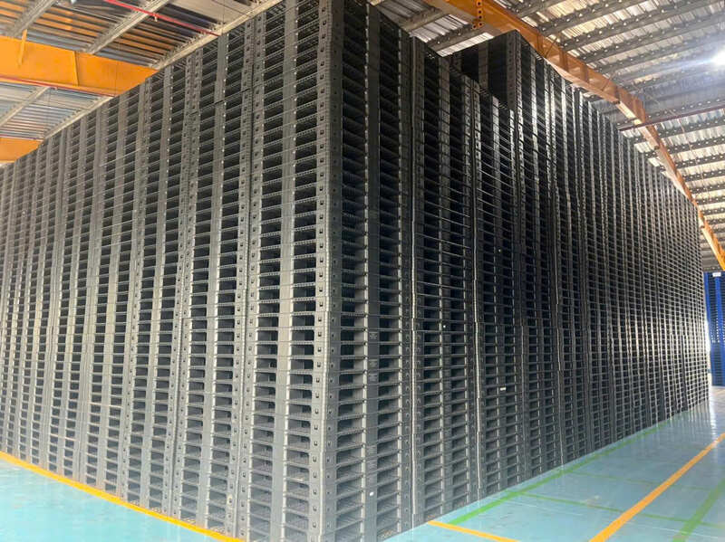 Kho pallet nhựa quy mô lớn của Công ty Mai Lợi, hàng luôn có sẵn