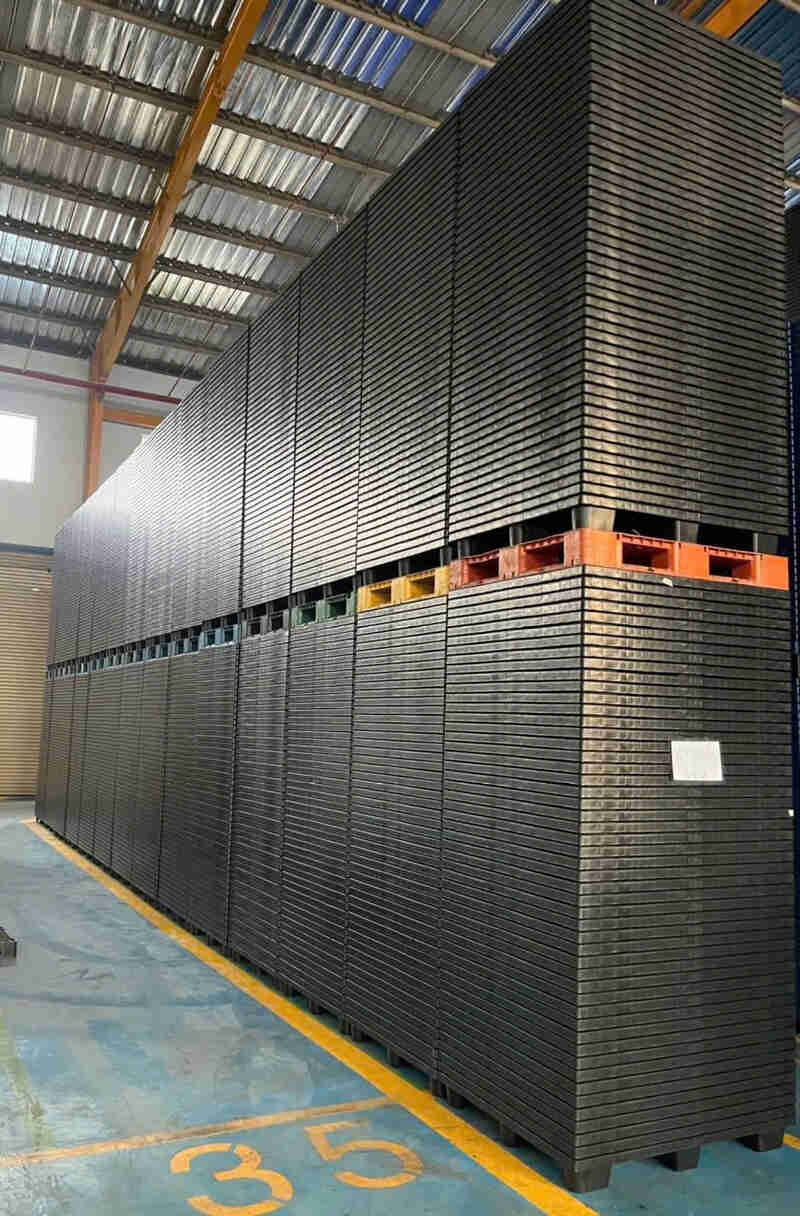 Khu vực lưu trữ pallet được sắp xếp theo quy chuẩn giúp việc kiểm kê và xuất hàng dễ dàng hơn