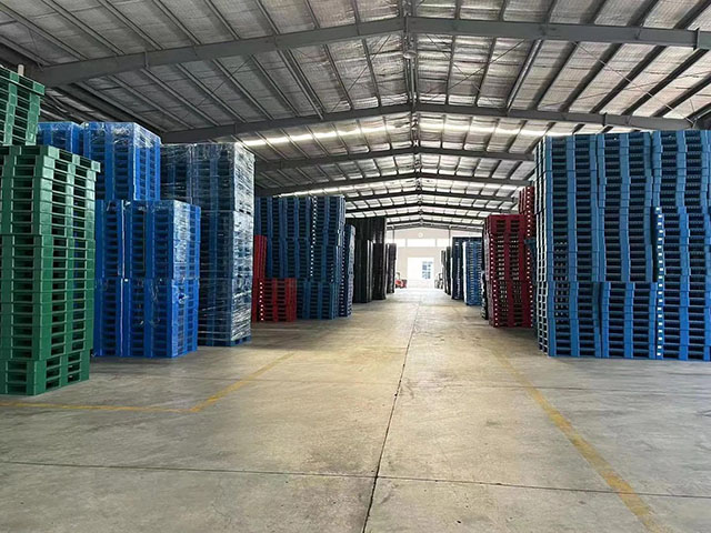 Giá pallet nhựa phụ thuộc vào kích thước, tải trọng, chất liệu, tình trạng mới hoặc cũ và số lượng đặt mua.