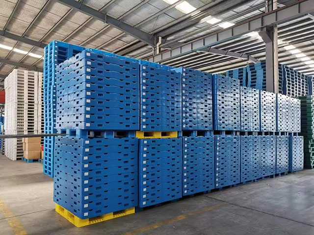 Kho pallet với số lượng lớn đáp ứng nhu cầu của nhà máy, doanh nghiệp logistics và khách hàng mua pallet công nghiệp.